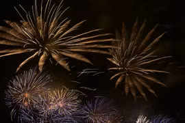 Feux d'artifice à l'occasion de la Fête des rois Hung à Phu Tho 