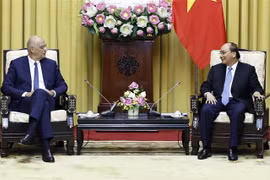 Le président Nguyên Xuân Phuc reçoit le ministre grec des Affaires étrangères