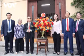 Célébrations de la Journée des enseignants vietnamiens