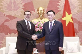 Le président de l’Assemblée nationale reçoit le nouvel ambassadeur d’Australie