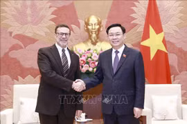 Le président de l’Assemblée nationale reçoit le nouvel ambassadeur d’Australie