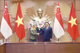 Le Vietnam et Singapour renforcent leur coopération lors des forums multilatéraux