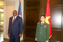 Dialogue de Shangri-La: le ministre Phan Van Giang rencontre ses homologues de trois pays
