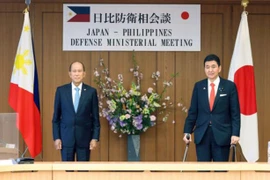 Les ministres de la Défense des Philippines et du Japon s'entretiennent
