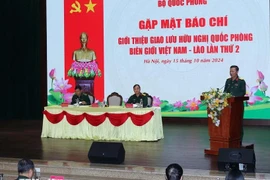 Conférence de presse pour présenter le deuxième échange d'amitié de la défense frontalière Vietnam-Laos. Photo: VNA