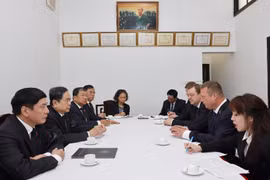 Le président de l'Assemblée nationale, Tran Thanh Man, reçoit le vice-président du Conseil de la République (Chambre haute) de l'Assemblée nationale de Biélorussie, Siarhei Khamenka, le 26 juillet à Hanoï. Photo: VNA
