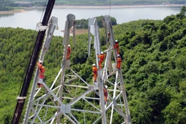 Construction de la ligne de 500 kV - circuit 3 Quang Trach-Pho Noi