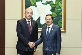 Le président de l'Assemblée nationale du Vietnam, Tran Thanh Man (droite), et le président de la Chambre des représentants de la Biélorussie, Igor Sergeyenko. Photo: VNA