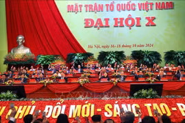 Votes dans le cadre du 10e Congrès national du Front de la Patrie du Vietnam (FPV). Photo: VNA