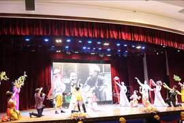 Un numéro artistique à la cérémonie d'ouverture de la Semaine de la culture vietnamienne au Cambodge. Photo: VNA