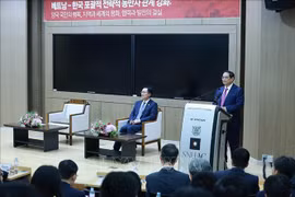 Le Premier ministre Pham Minh Chinh s'exprime au Centre asiatique de l'Université nationale de Séoul. Photo: VNA