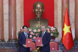 To Lam transfère la présidence de la République à Luong Cuong. Photo: VNA