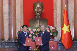 To Lam transfère la présidence de la République à Luong Cuong. Photo: VNA