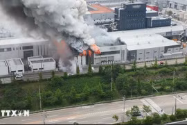 Incendie dans l'usine de batteries au lithium à Hwaseong, au sud de Séoul, le 24 juin 2024. Photo : Yonhap