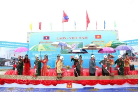 Le Vietnam aide le Laos dans la formation des gardes-frontières