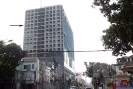 Le PM critique les violations d'un bâtiment au cœur de Hanoi