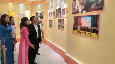 Expo photo «Marchons en avant sous le drapeau du Parti» 