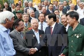 Rencontre entre le président et d'anciens révolutionnaires prisonniers