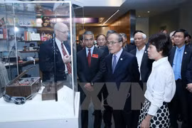 Nguyen Sinh Hung visite des musées américains
