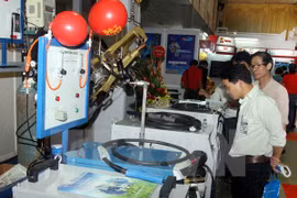 Colloque sur l'accélération de l'industrie auxiliaire du Vietnam