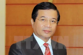 L'insigne "Pour la paix et l'amitié entre les nations" attribué à l'ambassadeur laotien 
