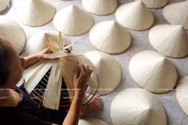 Chapeau conique de Phu Châu