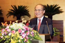 Le président Nguyen Sinh Hung part pour la Chine