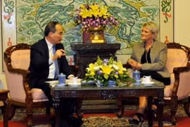 Le président du FPV reçoit la secrétaire générale de l'Aide de l'Eglise norvégienne