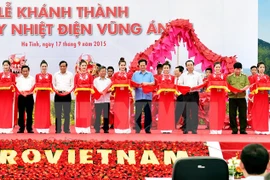 Nguyen Tan Dung à la cérémonie d’inauguration de la centrale thermoélectrique de Vung Ang 1