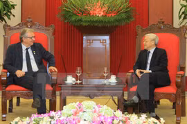 Renforcement des relations entre les Communistes vietnamien et français
