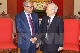 Des dirigeants vietnamiens reçoivent le président du Bangladesh