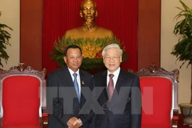 Le président du Sénat cambodgien reçu par des dirigeants vietnamiens