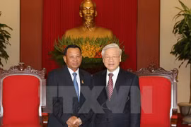 Le président du Sénat cambodgien reçu par des dirigeants vietnamiens