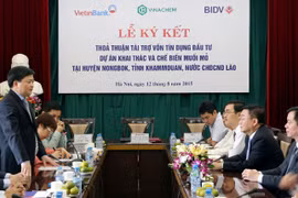 VietinBank accorde 3.000 milliards de dongs à un projet de Vinachem au Laos