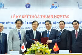 Aide japonaise dans la chirurgie cardiaque