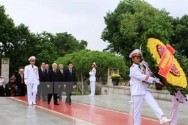Les dirigeants rendent hommage aux Morts pour la Patrie