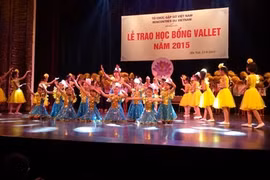 Quelque 2.250 bourses Odon Vallet remises en 2015 aux élèves talentueux