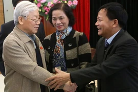 Le secrétaire général du PCV rencontre des électeurs de Hanoi