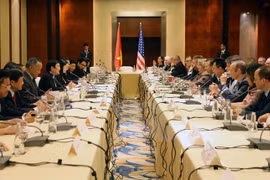 Le président Truong Tan Sang rencontre des groupes américains en activité aux Philippines