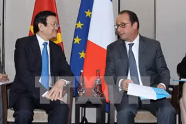 Le président Truong Tan Sang rencontre son homologue français François Hollande