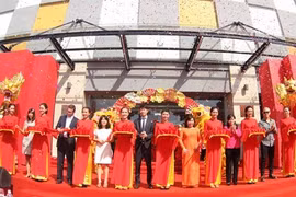 Vingroup inaugure simultanément trois centres commerciaux 