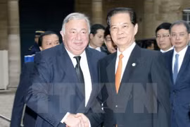 Entrevue Nguyen Tan Dung et les présidents du Sénat et de l’AN de la France