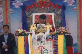 Sa Sainteté Gyalwang Drukpa prie pour la paix à Tay Ninh