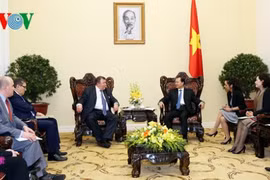 Le vice-PM Vu Van Ninh reçoit le président de la Banque internationale d'investissement 