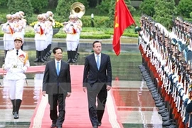 Entretien entre les Premiers ministres vietnamien et britannique