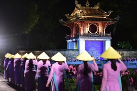 L’ao dài, la tunique traditionnelle vietnamienne sous toutes ses coutures 