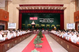 Le Comité du Parti de Hô Chi Minh-Ville examine le développement socio-économique local