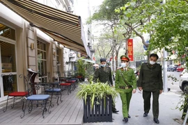 Coronavirus : Hanoi ferme les restaurants et les cafés sur les trottoirs