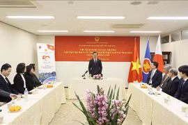 Vo Van Thuong rencontre des représentants des Vietnamiens au Japon