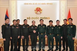 Le général de corps d'armée Hoang Xuan Chien reçoit la délégation du département de chimie du Laos